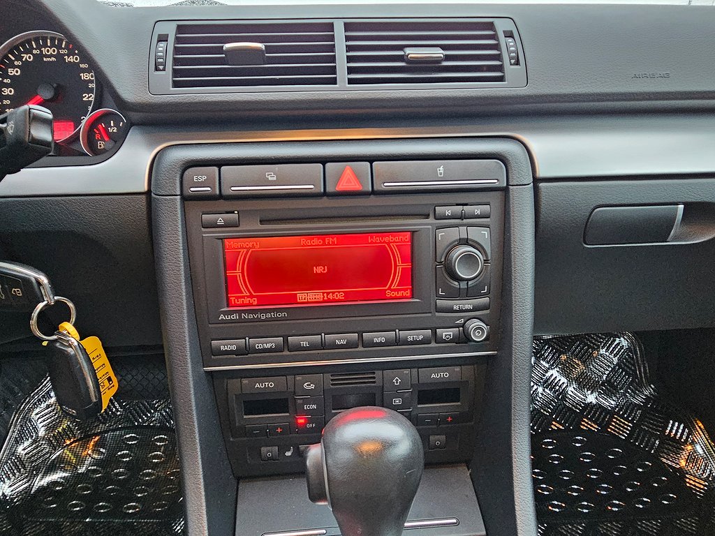 Audi A4 Sedan 2.0 AUT Nybesiktad Nyservad S/V Hjul
