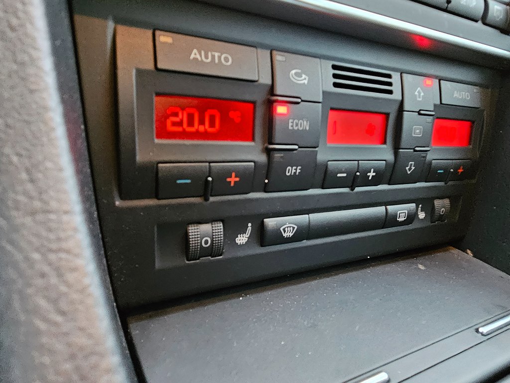 Audi A4 Sedan 2.0 AUT Nybesiktad Nyservad S/V Hjul